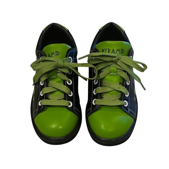 PYRAMID Boys Skull & Crossbones Bowling Shoes Youth Sz 2 EUC - Picture 2 of 7